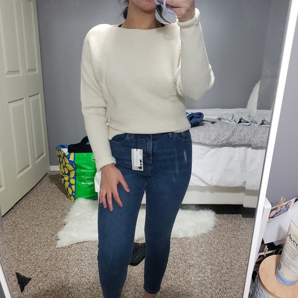 3/$20 ARITZIA Wilfred Boxy Cropped Sweater